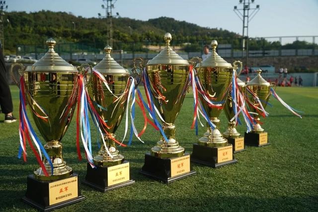 相当炸裂！44岁的小罗就要当爷爷了！